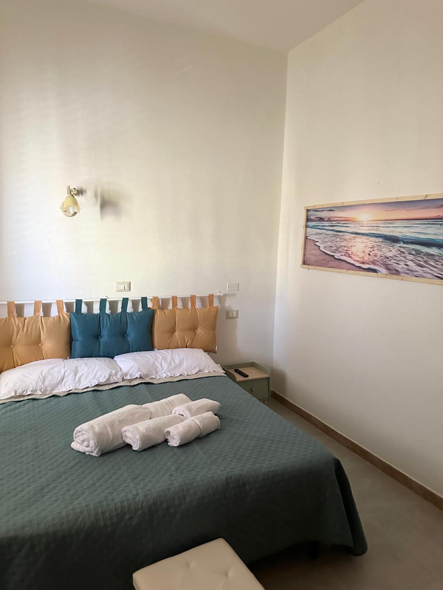 Hotel Moncici House à Porto Torres Extérieur photo